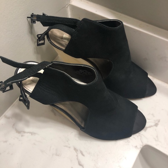 RACHEL Rachel Roy Lyani Wedges Black and Tan 7 - Picture 6 of 8